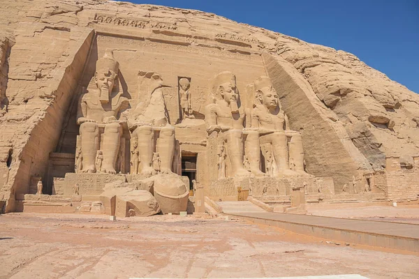 Pie Entrada Del Gran Templo Abu Simbel —  Fotos de Stock
