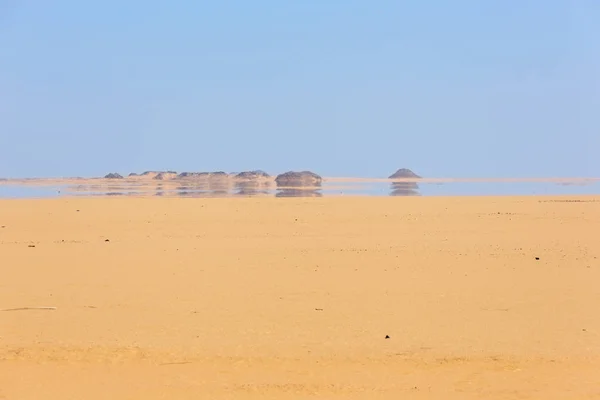 Patrząc Miraż Pustyni Między Abu Simbel Asuanu — Zdjęcie stockowe