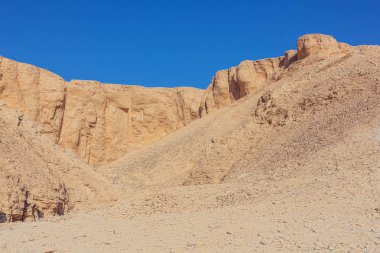 Luxor yakınlarındaki Krallar Vadisi'ni çevreleyen kurak dağlar