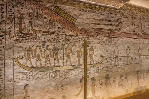 ภาพวาดของ Apophis บนผน งในส สานของ Ramesses Iii ในห บเขาของกษ — ภาพถ่ายสต็อก