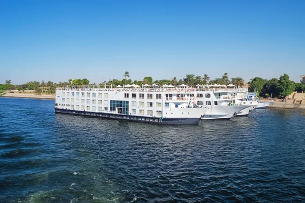 Nijlcruise Schepen Aangemeerd Aan Kade Nabijheid Van Luxor — Stockfoto