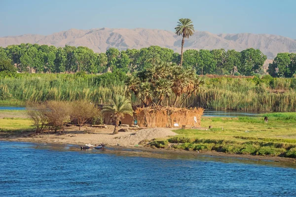 Nagaa El-Taweel'in Nil'de, Luxor ve Aswan arasında görünümü