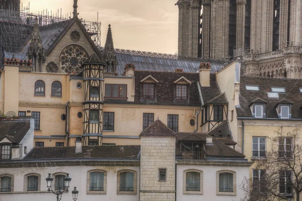 Falsa Casa Medieval Centro París Con Fondo Catedral Notre Dame —  Fotos de Stock