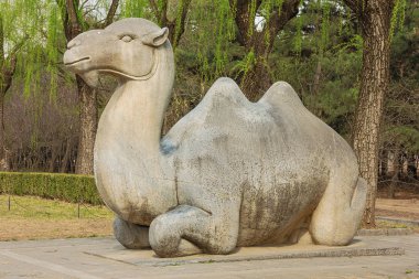 Ming Graves Kutsal Yol üzerinde oturan bir deve heykeli