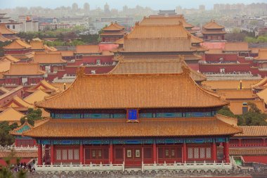 Pekin'deki Jingshan Parkı'ndan görülen Yasak Şehir'deki sarayların hizalanması