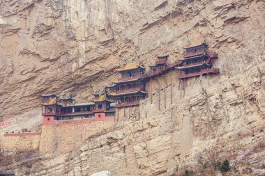 Editör: Datong, Shanxi, Çin, 8 Nisan 2019 - Datong yakınlarındaki Asma Tapınağı'na Genel Bakış