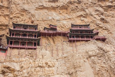 Editör: Datong, Shanxi, Çin, 8 Nisan 2019 - Datong yakınlarındaki Asma Tapınağı'nın ön görünümü