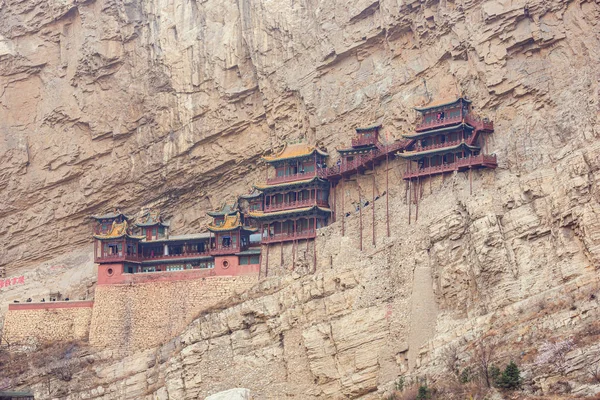 Editör: Datong, Shanxi, Çin, 8 Nisan 2019 - Datong yakınlarındaki Asma Tapınağı'na Genel Bakış