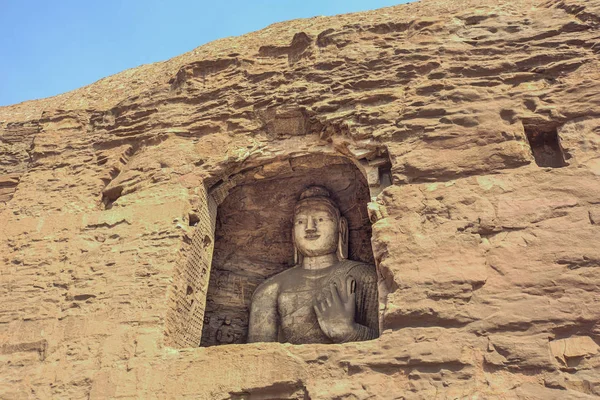 Datong yakınlarındaki Yungang Mağaraları'nda bir niş içinde Büyük Buda