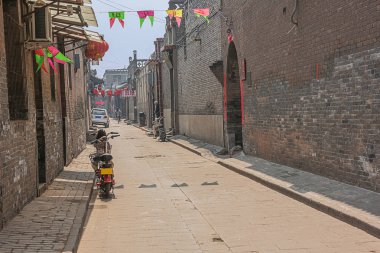 Editör: Pingyao, Shanxi, Çin, 10 Nisan 2019 - Pingyao'nun eski kentinde tipik bir sokak manzarası