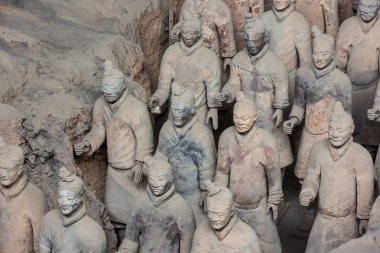 Xi'an salon 1 pişmiş toprak savaşçı iki satır yakın