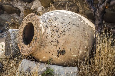 Büyük toprak kavanoz
