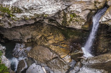 Güzel küçük şelale