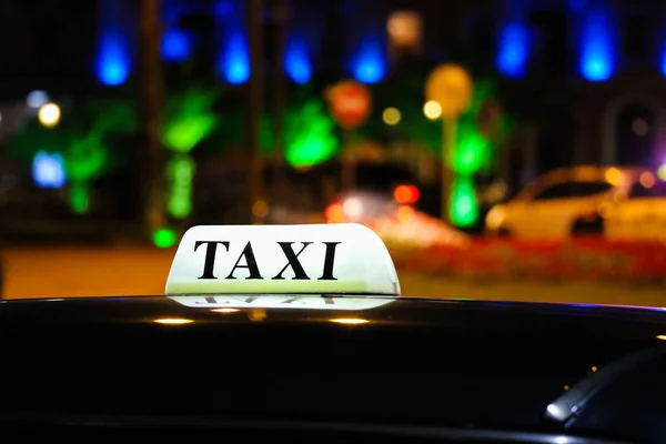 Светящийся знак такси — стоковое фото