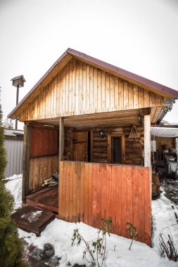 küçük ahşap bina