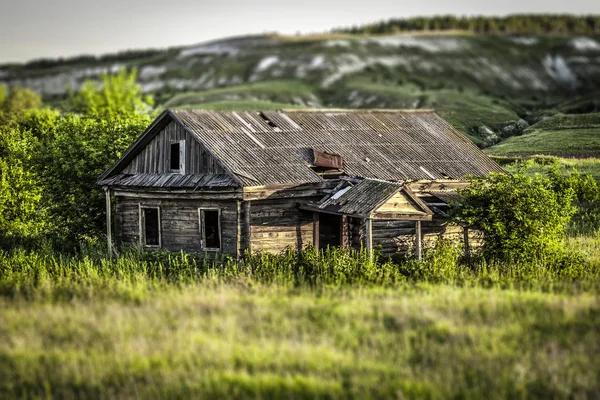 Velha casa abandonada — Fotografia de Stock