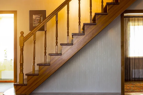 Лестница в доме — стоковое фото