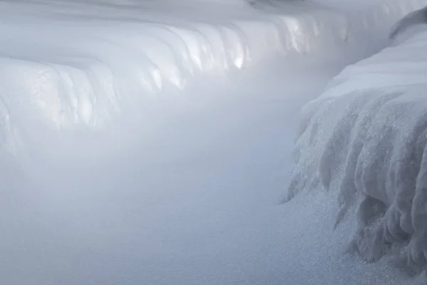 Путь в снегу — стоковое фото