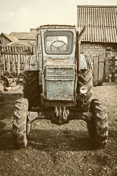 Egy öreg traktor. — Stock Fotó