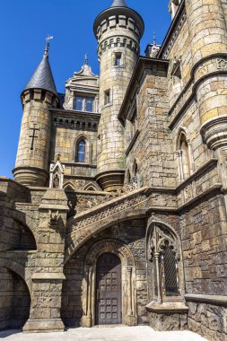 Gotik tarzda bir kale.