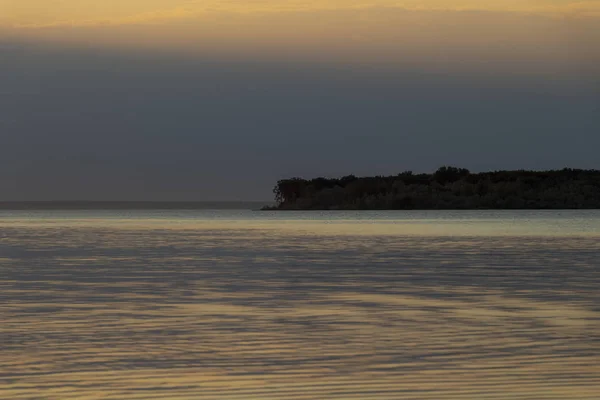 Blick auf den See am Abend — Stockfoto