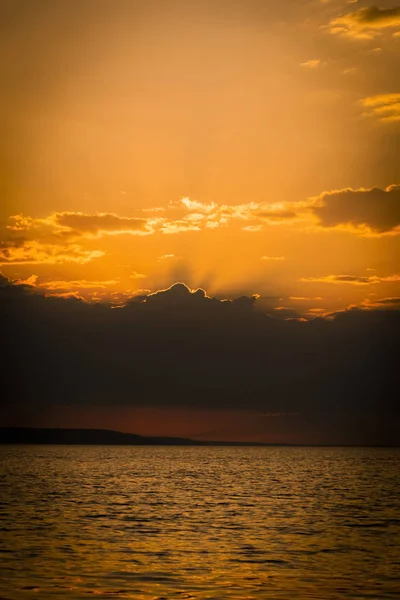 Захід сонця в морі — стокове фото