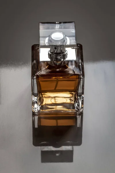 Mała butelka perfum — Zdjęcie stockowe