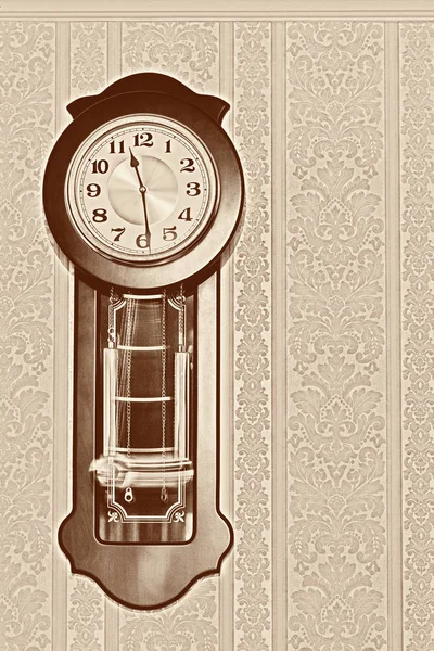 Eski sarkaçlı saat — Stok fotoğraf
