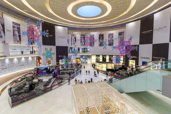Dentro del Dubai Mall — Foto de Stock