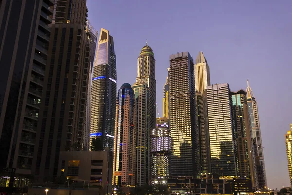 Tarde zona de gran altura de Dubai — Foto de Stock