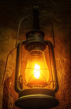 Eski gaz lambası.