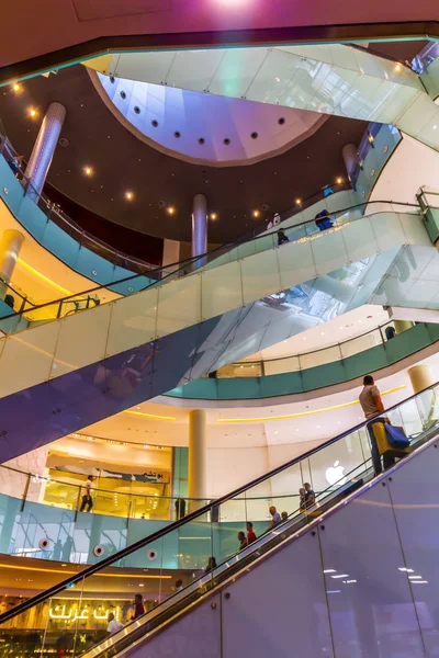 Dentro del Dubai Mall — Foto de Stock