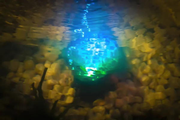 Lueur magique dans l'eau — Photo