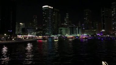 Dubai 'nin akşam yüksek katlı alanı