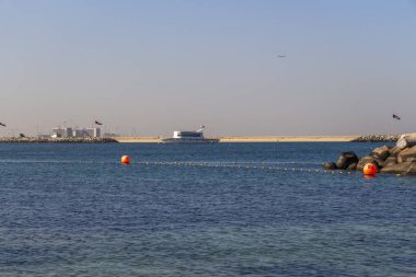 Bir koy ile şehir plajı