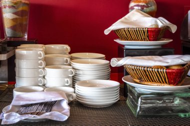 Tabaklar açık büfede.