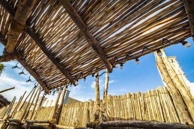 Sazlık bir gölgelik