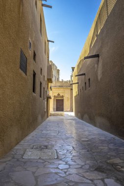 Eski şehrin dar sokaklarında