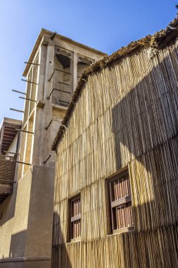 Bina sazlılından yapılmış.