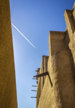 Eski şehrin dar sokaklarında