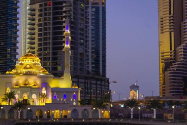 Dubai 'nin akşam yüksek katlı alanı