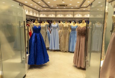 Kadın giysileri al.