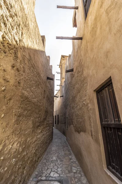 Eski şehrin dar sokakları