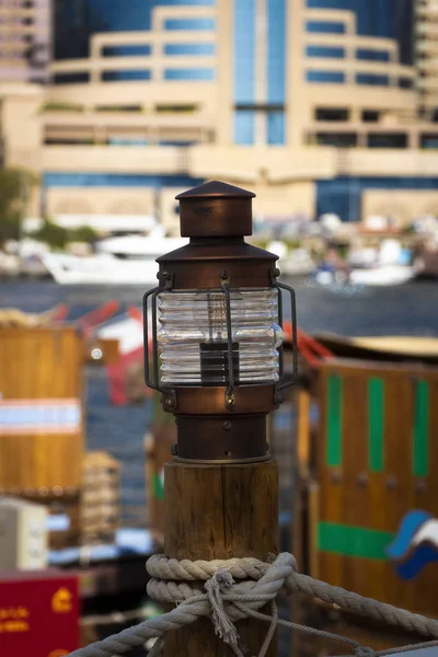 Lantaarn op de pier — Stockfoto