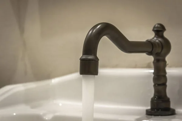 Lavabo dans l'hôtel — Photo