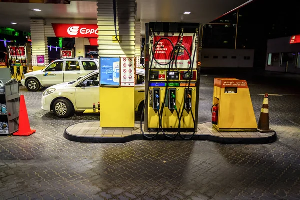 市のガソリンスタンド — ストック写真