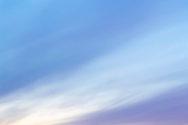 Arka plan olarak gökyüzünün doymuş güzel renkleri.