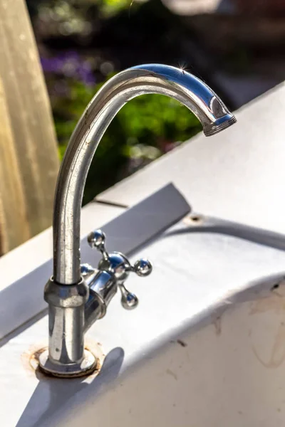 Vieux Jardin Rouillé Robinet Eau Chromé Gros Plan — Photo