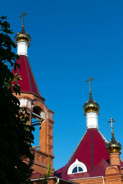 Croce Oro Sulla Cupola Una Chiesa Ortodossa Primo Piano — Foto Stock