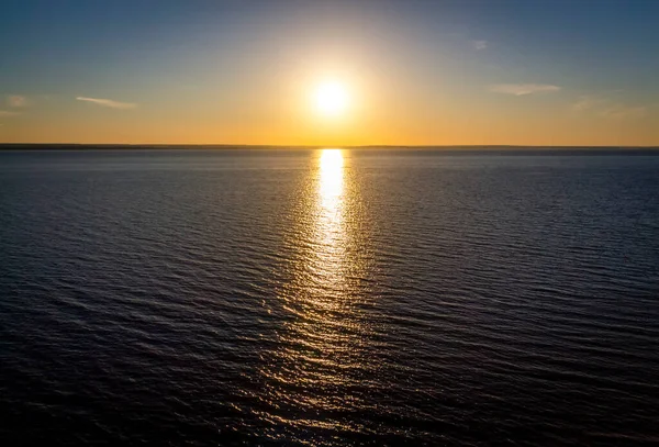 Hermosa Puesta Sol Sobre Superficie Gran Mar —  Fotos de Stock